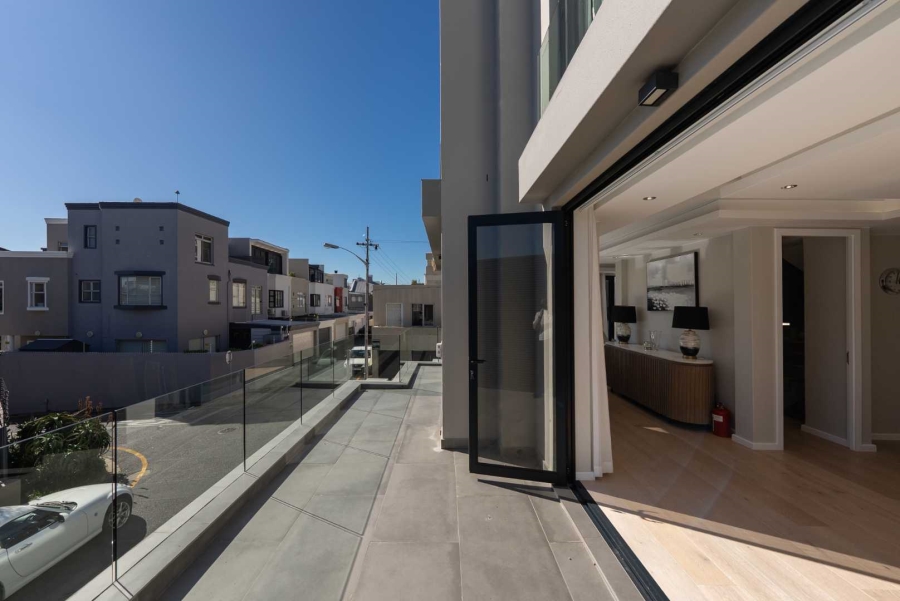 4 Bedroom Property for Sale in Bantry Bay Western Cape